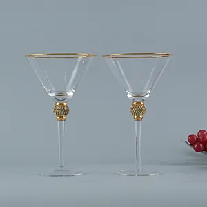 Elegante coppia di bicchieri da martini vintage con bordo dorato e steli decorati con strass