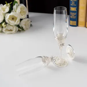 Élégant ensemble de flûtes à champagne en cristal avec nœud blanc pour mariages
