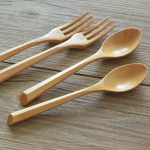 Set di forchette e cucchiai triangolari in faggio, stoviglie in legno per cucina