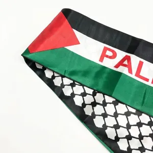Vista detallada de bufanda de satén poliéster con bandera de Palestina para decoración