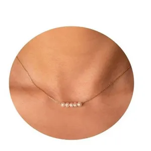 Minimalistische multi-parel choker ketting voor vrouwen, elegante gouden ketting.
