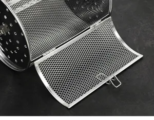 Dettaglio del cestello per torrefazione in acciaio inox con chiusura a scatto