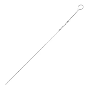 Robuster Edelstahl-Grillspieß flach mit 9-förmigem Schlaufengriff und gedrehtem Metalldesign.