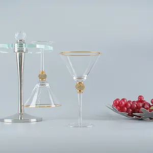 Bicchiere da martini vintage in cristallo con bordo dorato e decorazione con strass