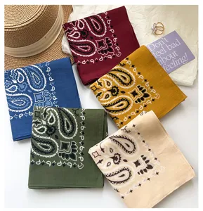 Pañuelos de algodón con estampado paisley en varios colores con estilo retro