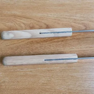 Edelstahl Grillgabel mit Holzgriff, 60cm großer flacher Spieß für Outdoor Grillen.