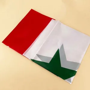 Detailansicht einer gefalteten 90x150cm Syrien-Flagge aus hochwertigem Polyestergewebe