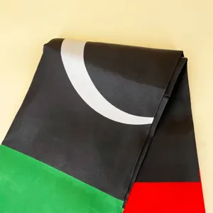 Detailaufnahme des Satinstoffs und der kräftigen Farben einer 3x5ft Libyen-Flagge.