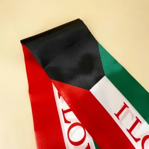 Premium Satin-Zeremonienschärpe mit lebendigen Flaggenfarben und I Love Print-Design
