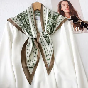 Retro grüner Blumendruck Dreiecksschal für Damen, vielseitiges Hals- und Hüfttuch.