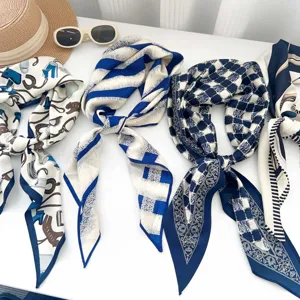 Collection de foulards en soie rétro bleu et blanc aux imprimés géométriques élégants