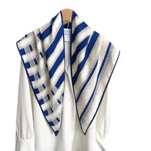 Foulard en soie triangulaire à rayures bleu et blanc vintage, accessoire d'été fin