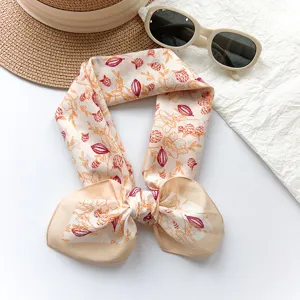Eleganter floraler Baumwoll-Viereckschal für Sommersonnenschutz und Haarstyling