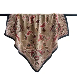 Elegante foulard quadrato in seta retrò con motivo paisley, trama jacquard e bordo nero