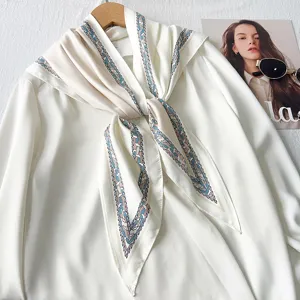 Foulard triangulaire élégant bicolore pour femmes, accessoire de mode polyvalent