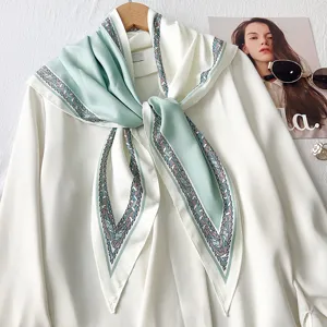 Élégant foulard triangle en soie de style coréen pour femmes, accessoire polyvalent