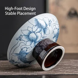 Assiette à thé élégante en porcelaine bleue et blanche à pied haut pour snacks