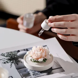 Eleganter handgefertigter Pfingstrosen-Keramik-Diffusorstein für ätherische Öle zu Hause