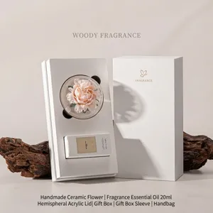Handgefertigtes Set mit Päonien-Porzellanblume und ätherischem Öl, Holzduft-Geschenkbox