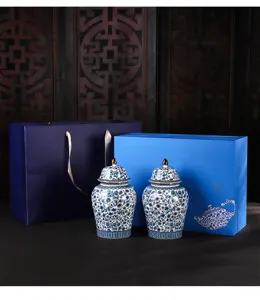 Traditionelle Teedosen aus Porzellan mit blau-weißem Emaille und Geschenkverpackung