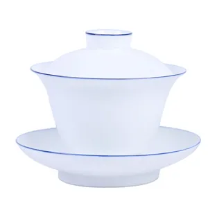 Set di tazze da tè Gaiwan in pregiata porcellana bianca Dehua con elegante bordo blu