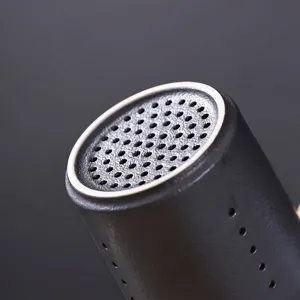 Filtro per tazza da tè in ceramica nera con fori sottili per separare le foglie
