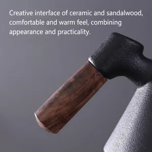 Tazza da tè in ceramica nera con manico ergonomico in legno di ebano
