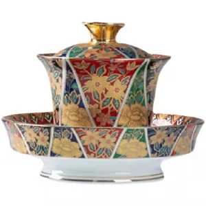 Taza de té gaiwan tradicional de esmalte estilo palacio con intrincados detalles dorados