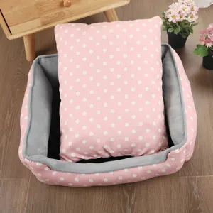 Cuccia quadrata rosa a pois con morbida fodera in peluche grigio per cani e gatti