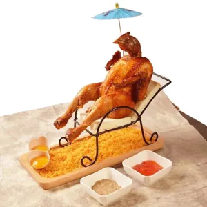 Soporte creativo para pollo asado con forma de silla de playa para restaurante