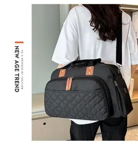 Grand sac de voyage multifonctionnel avec poches matelassées élégantes pour le sport.