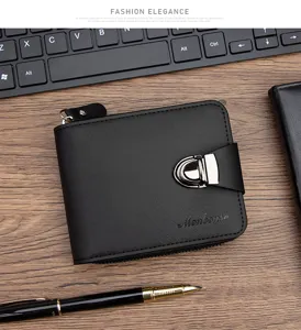 Vue détaillée d'un portefeuille en cuir noir pour homme avec une boucle en métal