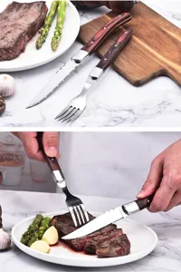 Premium roestvrijstalen steakmes en vork set met houten handvaten getoond in gebruik.