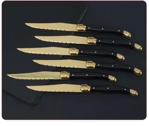 Set di 6 coltelli da bistecca in acciaio inossidabile titanio oro con manici neri e ape classica.