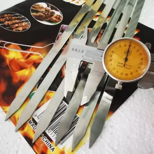 Detaillierte Makroansicht der präzisen Breitenmessung von Grillspießen aus Edelstahl