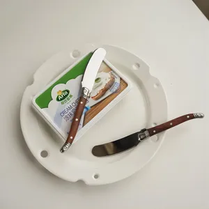 Cuchillo para mantequilla de acero inoxidable con mango de madera para untar queso y mermelada.