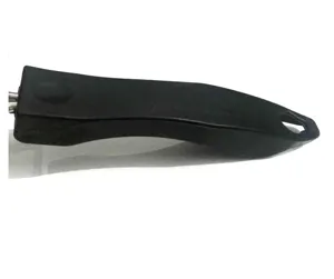 Detailed macro view of the black ergonomic heat-insulated handle for oven plate retriever