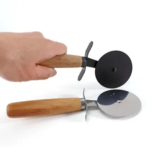 Tagliapizza in acciaio inossidabile con manico in legno, rotella da cucina professionale