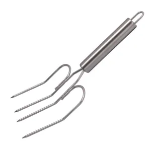 Fourchette a viande en acier inoxydable montre des pointes robustes et une poignee.