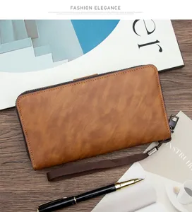 Portafoglio lungo da uomo in pelle marrone con cinturino da polso stile business