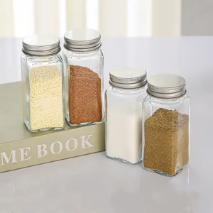 Paniers à épices carrés en verre avec couvercles métalliques, pots de cuisine transparents.