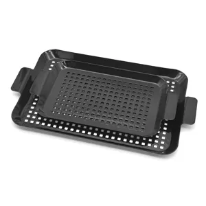 Set aus zwei schwarz emaillierten, perforierten Grillpfannen mit Seitengriffen für BBQ