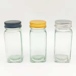 Besoins de cuisine pots à épices carrés en verre avec couvercles métalliques lot de trois.