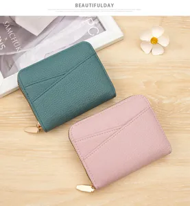 Elegante rits-pasjeshouder van kiezelleder in macaron roze en blauwgroene tint
