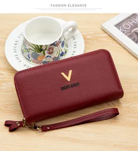 Elégant portefeuille long bordeaux à double fermeture éclair pour femme avec motif litchi et logo V doré