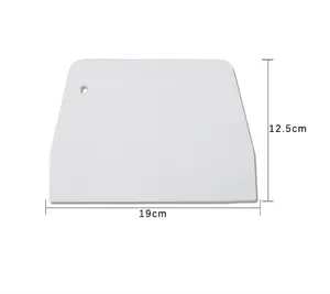Coupe-pâte trapézoïdal en plastique blanc, 19 cm de large et 12,5 cm de haut