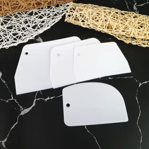 Lot de 4 racloirs à pâte en plastique blanc, formes trapézoïdales et courbées pour pâtisserie
