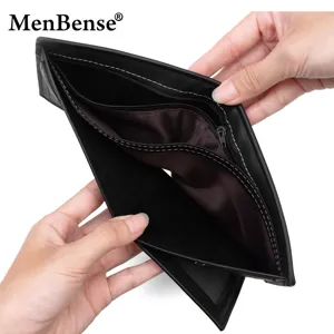 Portafoglio corto da uomo in pelle sottile con fessure per carte e tasca zip.