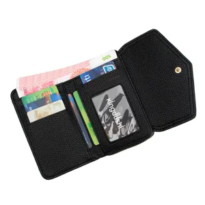 Cartera corta para mujer en color negro con textura de grano y múltiples ranuras