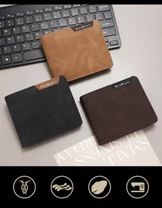 Tre portafogli corti da uomo in marrone chiaro, nero e marrone scuro con logo